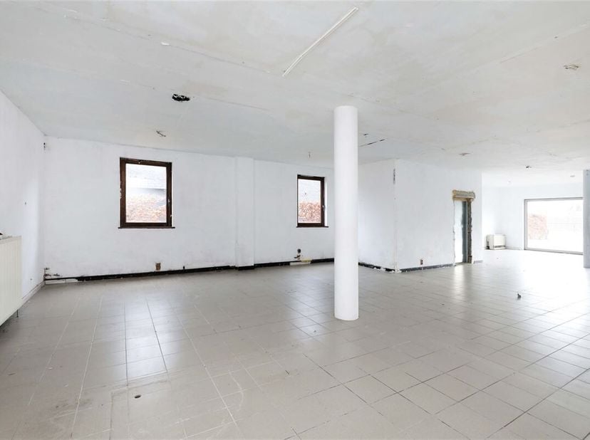 Bien professionnel à vendre
                    à 3500 Hasselt