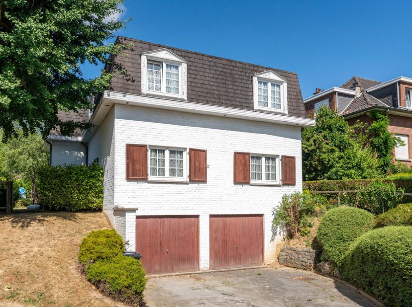 STERREBEEK: Charmante te renoveren villa met een bewoonbare oppervlakte van 185m2 (240m2 bebouwd) gelegen op een prachtig perceel van 10 are 72 ideaal