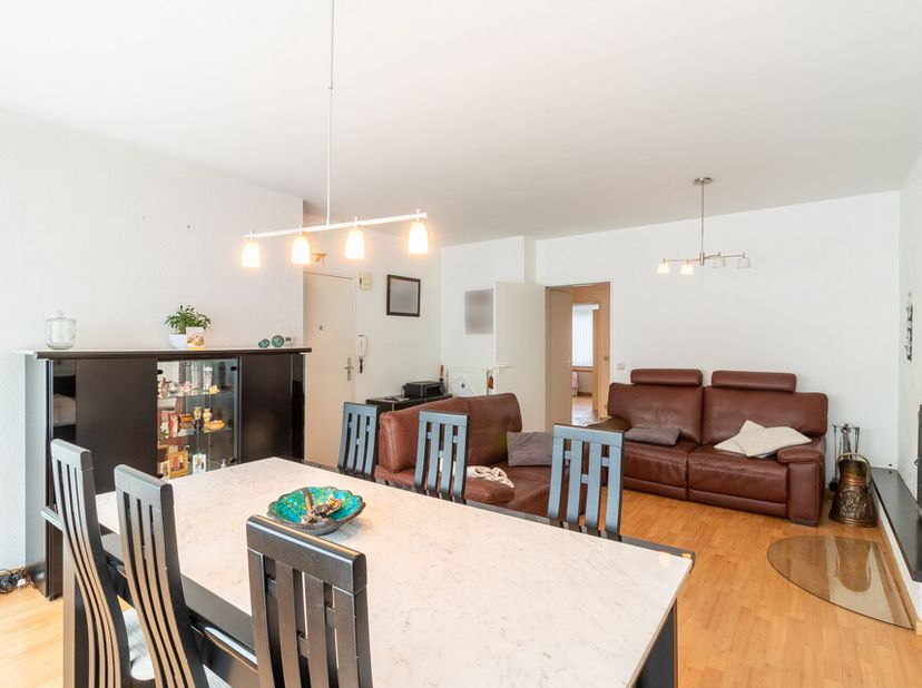 Instapklaar appartement met 2 tot 3 slpk op toplocatie!Dit instapklare appartement bevindt zich op de derde verdieping van een verzorgd appartementsge