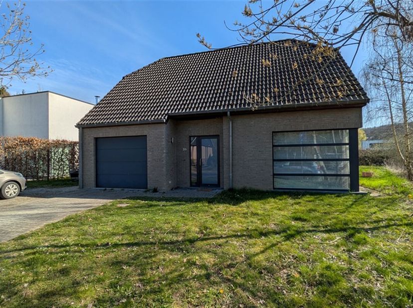 Propriété située dans un environnement verdoyant à proximité du centre d&#039;Oud-Heverlee.&lt;br /&gt;
Cette maison individuelle dispose d&#039;un beau jardin et d&#039;u