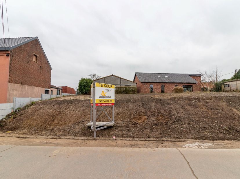 1570 Galmaarden, Bruinsbroekstraat. Perceel met een oppervlakte van 339 m² bestemd voor het bouwen van een open bebouwing. Perceelbreedte straatzijde: