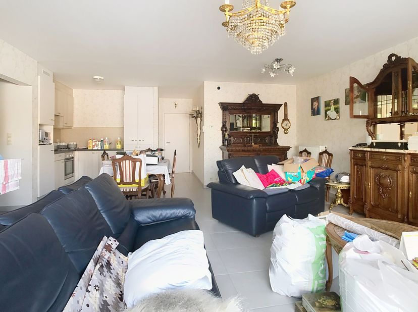 Le moyen le plus rapide pour visiter cet appartement? Demandez votre visite via le bouton rouge de notre site Web (www.dewaele.com) et vous serez cont