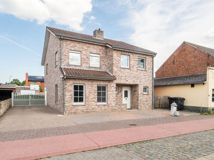 Deze prachtige woning in Achel, met een woonoppervlakte van 220 m² en 4 slaapkamers&lt;br /&gt;
Ligging&lt;br /&gt;
Deze woning is gelegen in het gezellige Achel,