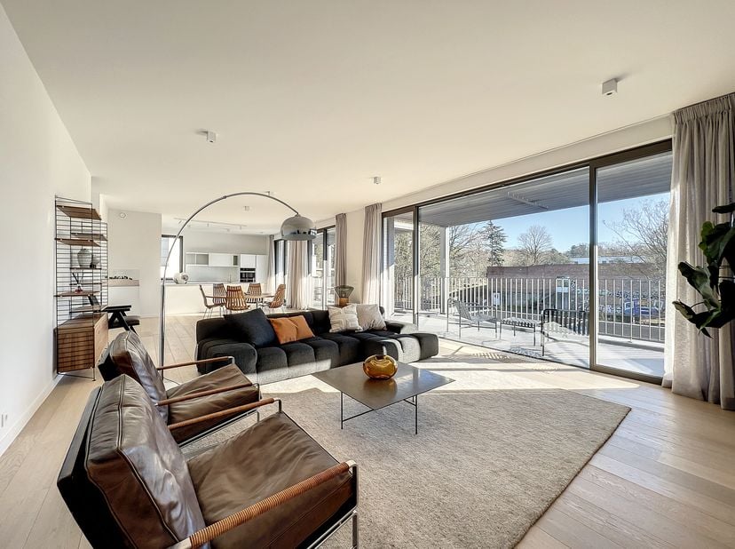 Quartier de l&#039;Observatoire - découvrez ce superbe penthouse conçu par l&#039;architecte Marc Corbiau. Il se compose de grande réception de ±70 m², cuisine