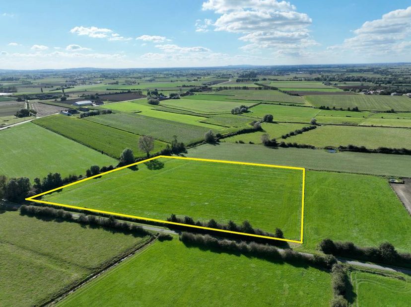 Terrain à vendre
                    à 8647 Lo