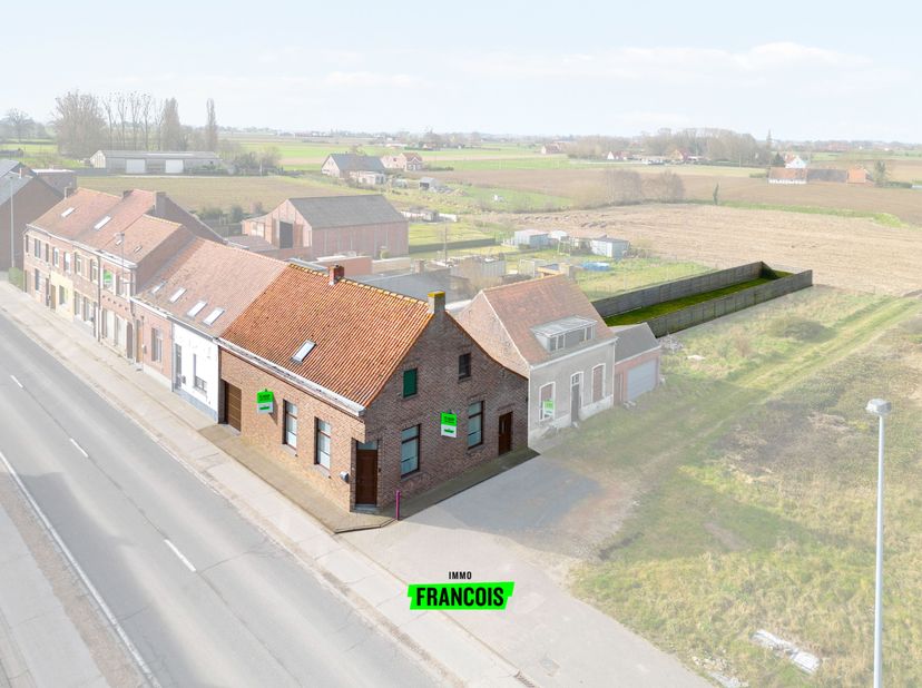 À Roesbrugge se trouve cette agréable maison. Cette maison est très bien entretenue ! La superficie totale est de 487 m². La disposition est la suivan
