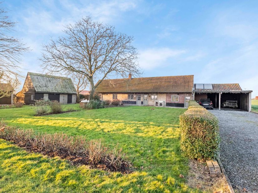 - Située à la campagne et très calme : Switspapendreef 7 à Poperinge (Proven)&lt;br /&gt;
- Maison de campagne de style authentique, située dans une impasse