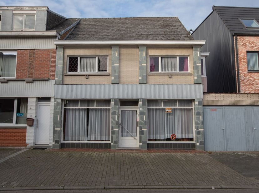 TE RENOVEREN WONING MET HANDELSRUIMTE  &lt;br /&gt;
 &lt;br /&gt;
Te renoveren woning met handelsruimte in het hart van Schendelbeke. &lt;br /&gt;
 &lt;br /&gt;
Ontdek deze h
