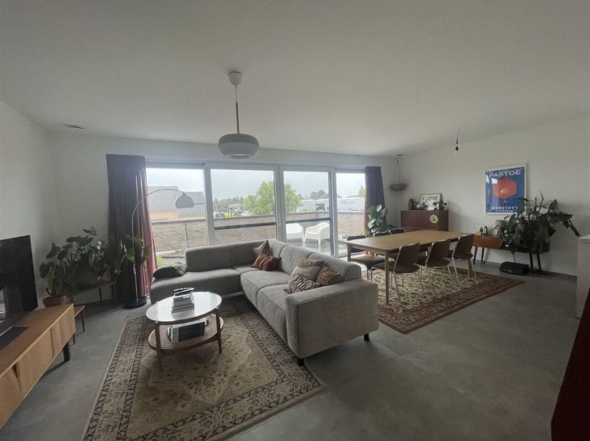 TE HUUR: Heirbaan 46/102 (verdieping rechts)&lt;br /&gt;
Prachtig afgewerkt appartement te Elen (Dilsen-Stokkem)&lt;br /&gt;
TROEVEN:&lt;br /&gt;
* Residentieel en rust