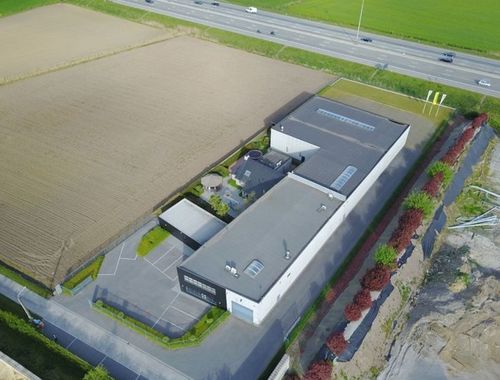                                         Bedrijfsgebouw te huur in Kruishoutem, € 12.500
