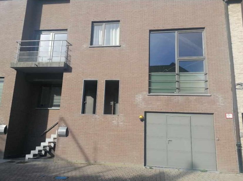 TRIPLEX Appartement te huur in het centrum van Torhout&lt;br /&gt;
Het appartement heeft dus 3 verdiepingen&lt;br /&gt;
&lt;br /&gt;
onmiddellijk beschikbaar&lt;br /&gt;
685