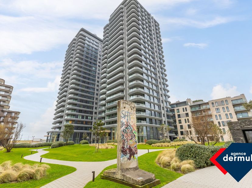Ontdek dit prachtig hoek appartement op de 12de verdieping, gelegen op een unieke locatie aan de Oosteroever. Dit appartement is voorzien van alle com