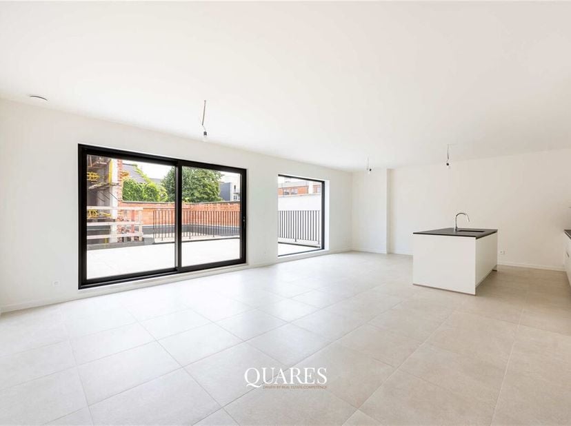 Nieuwbouw appartement in trendy wooncomplex gelegen in centrum Sint-Niklaas. &lt;br /&gt;
Het appartement is gelegen op de 1e verdieping en is te bereiken v