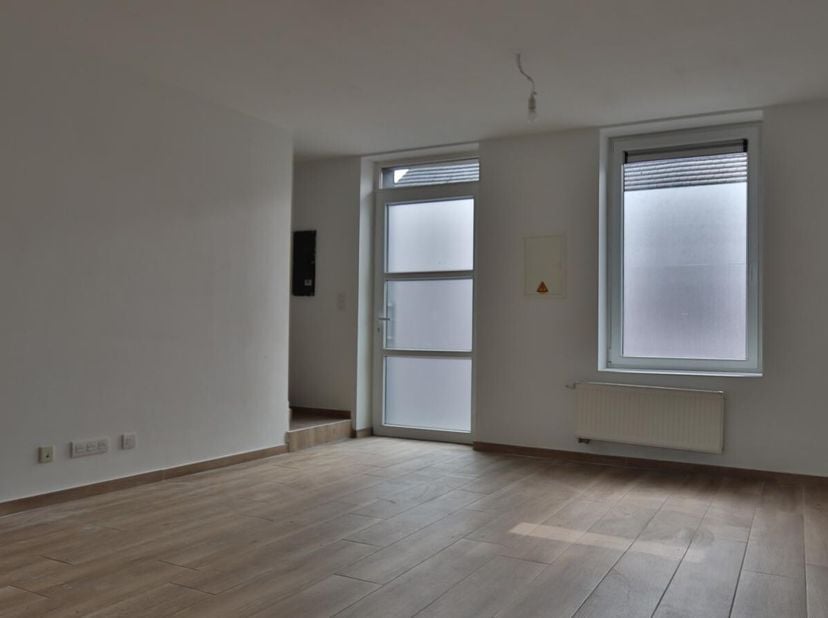 !!!!!!!!!!!SOUS-OFFRE!!!!!!!!!!!! Le bureau ACCIP vous propose cette jolie maison 3 façades rénovée. Elle se situe à proximité du centre-ville de Bois