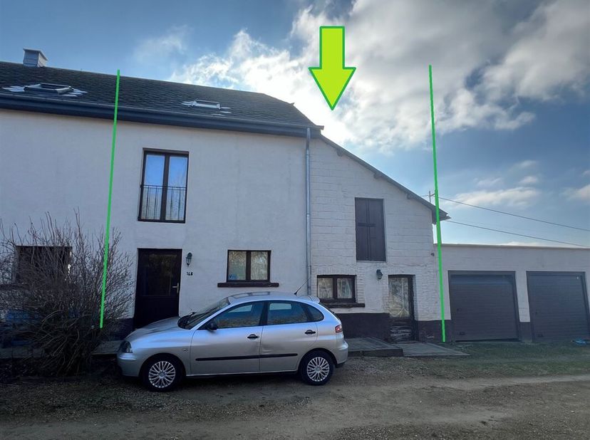 Située dans le village dArloncourt, cette maison 2 façades est composée dun hall dentrée, dun séjour, dune cuisine, dun WC et dune grande remise donna