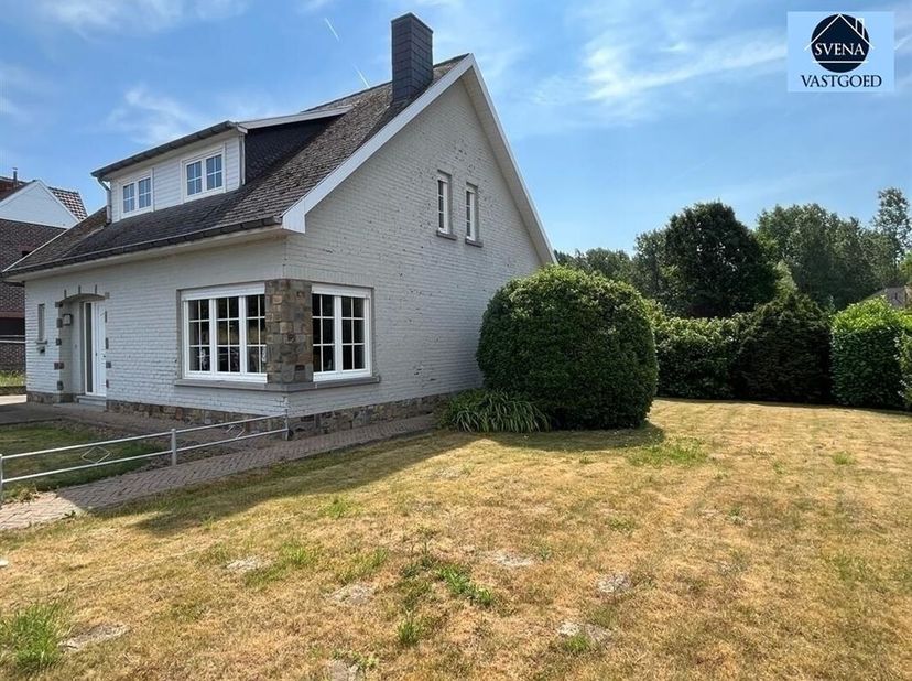 RUSTIG GELEGEN BOUWGROND&lt;br /&gt;
LOT 2&lt;br /&gt;
Deze bouwgrond is  gelegen in een rustige, doodlopende straat, te Appelterre-Eichem, dichtbij buurtwinkels,