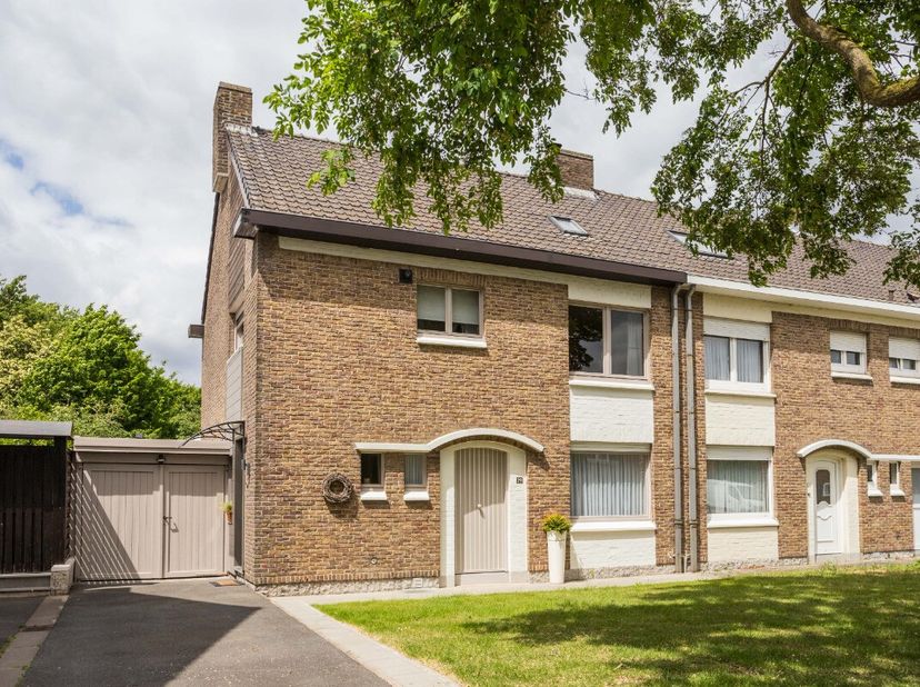 Zwevegem: instapklare halfopen gezinswoning in de Europawijk gelegen. Droom jij van wonen in een rustige wijk, vlak bij het groen? In de geliefde Euro