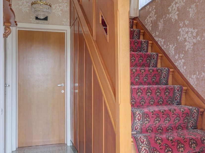 Te renoveren gezinswoning met 3 slaapkamers, grote garage en leuke tuin op een gunstige locatie in Sint-Lambrechts-Herk (Hasselt).Voor meer informatie