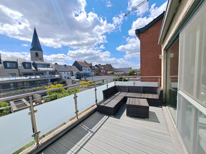 In het hart van Alken, op een rustige maar centrale locatie, bevindt zich dit luxueuze appartement met een bewoonbare oppervlakte van maar liefst 164