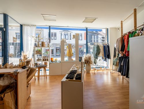                                         Handelszaak te huur in Waterloo, € 1.400

