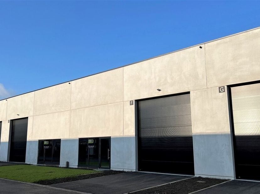 Entrepôt de 432m² (extensible à 648m²) adapté au stockage et aux activités artisanales&lt;br /&gt;
Emplacement : dans le parc d&#039;entreprises Kunstdal le long