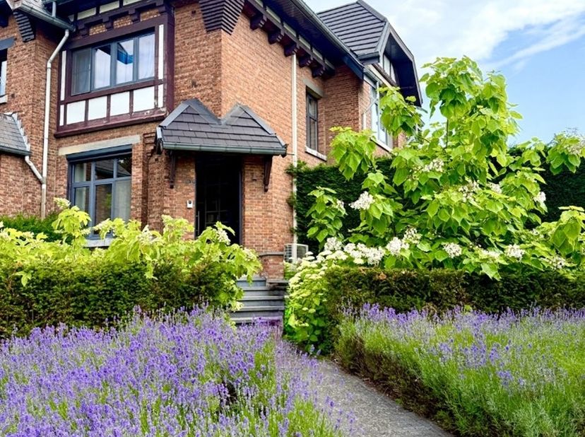 Gerenoveerde, volledig instapklare gezinswoning met erfgoeduitstraling en modern comfort op centrale locatie in Heusden-Zolder&lt;br /&gt;
&lt;br /&gt;
In de char