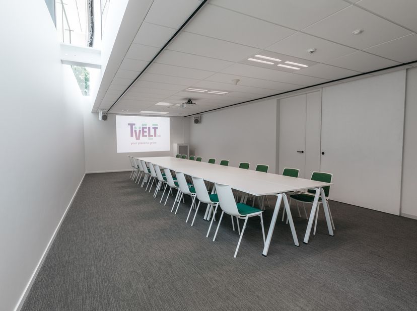 Aménagement et installations:&lt;br /&gt;
- Salles de bureau&lt;br /&gt;
- Salles de réunion et de réunion&lt;br /&gt;
- Salle de classe&lt;br /&gt;
- Salles de réunion&lt;br /&gt;