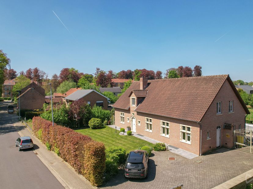 In een rustige en groene omgeving, vlak langs het beschermde natuurgebied Salve Mater&lt;br /&gt;
, vinden we deze instapklare, karaktervolle woning in de K