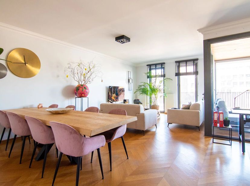 Appartement (111 m2) met prachtig uitzicht op de Hasseltse kanaalkom!&lt;br /&gt;
Wonen op één van de mooiste locaties van Hasselt, op wandelafstand van de