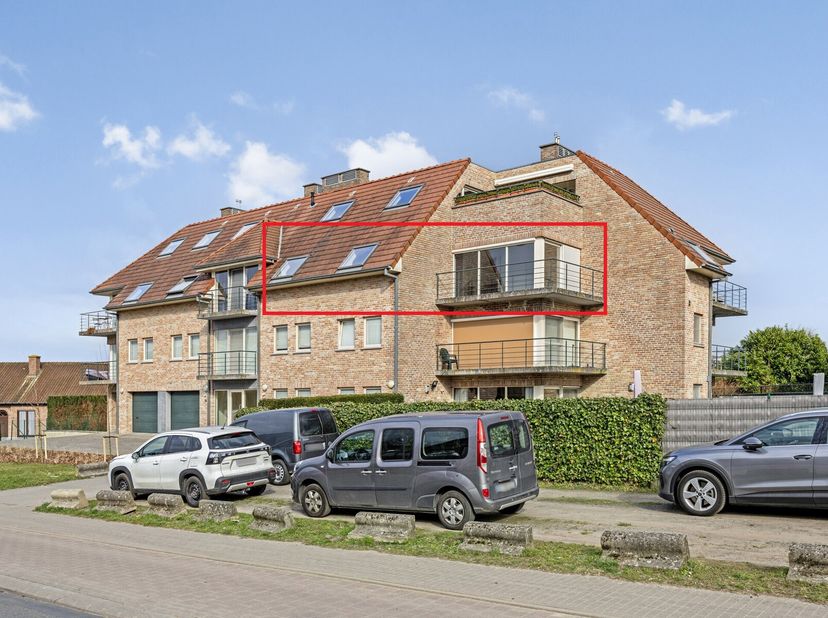 Aan de historische stadsrand van Ninove bevindt zich dit instapklaar zuid gericht appartement in de perfect onderhouden Residentie Donatus. Het comple