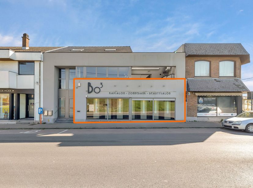 Voor meer info of een bezoek, bel 054 69 39 31 - In Dilbeek bevindt zich dit instapklare handelspand. Dit handelspand bevindt zich aan de Ninoofsestee