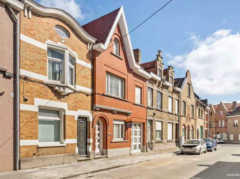 Maison de ville spacieuse avec jardin et garage au cœur de Roulers&lt;br /&gt;
&lt;br /&gt;
Vous êtes à la recherche d&#039;une maison spacieuse avec du caractère et d