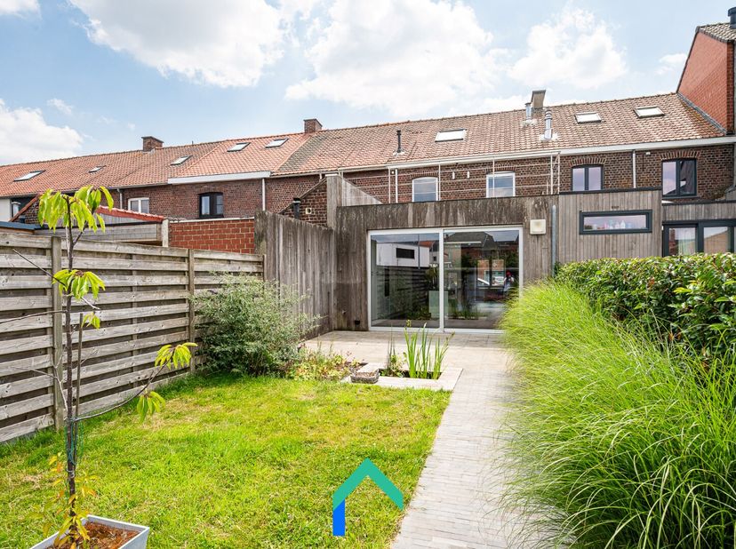 Ligging&lt;br /&gt;
Deze woning is gelegen in een rustige straat met een poëtische naam én een bijzonder praktische ligging in Tielt. We zijn hier op wandel