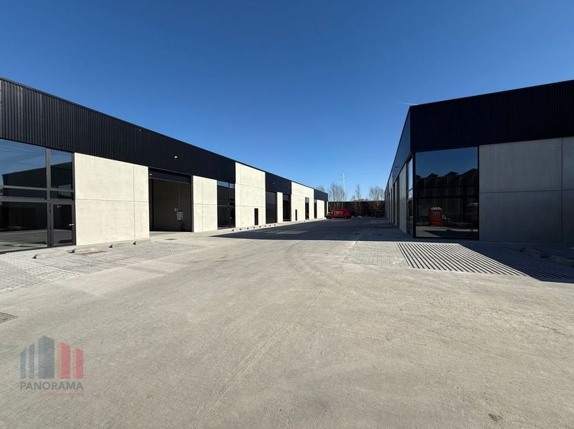 Cette unité PME flambant neuve d&#039;une superficie de 324 m² fait partie du projet MEERSBLOEM - MELDEN » le long de l&#039;Escaut et est idéalement située à 1