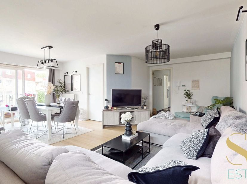 ANDERLECHT  Appartement 2 chambres avec terrasse. Situé dans un environnement calme et verdoyant, à proximité du Westland Shopping, cet appartement lu