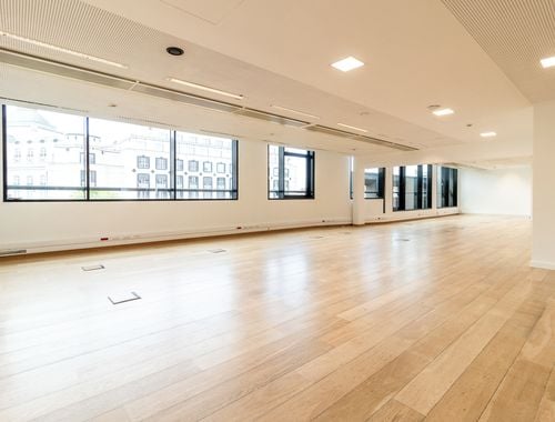                                         Immeuble de bureaux à louer à Bruxelles, € 5.000
