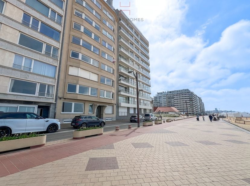 Cet appartement lumineux et meublé de 3 chambres à coucher est situé au quatrième étage d&#039;une résidence bien entretenue dans le charmant quartier de D