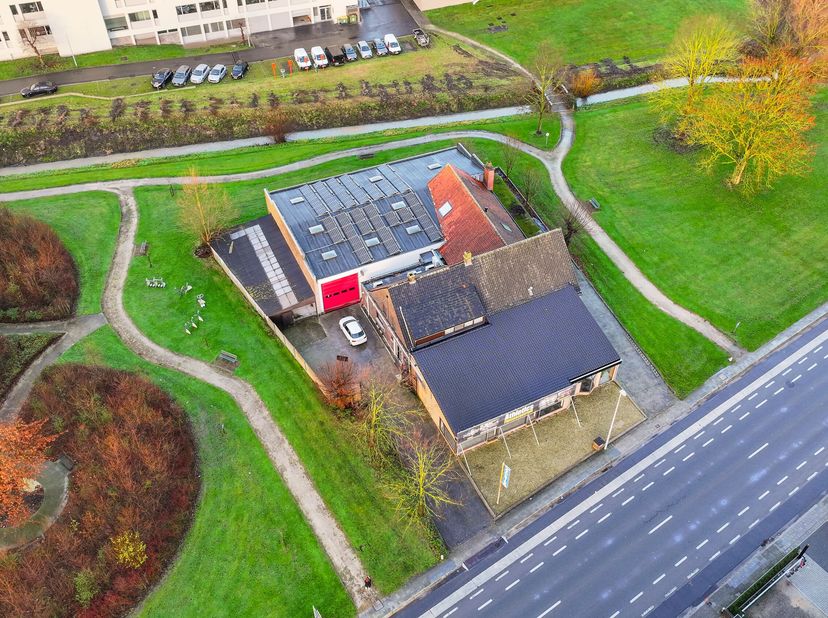 Grijp deze unieke kans om eigenaar te worden van een indrukwekkend handelshuis op een uitzonderlijke commerciële locatie, op een steenworp van het sta