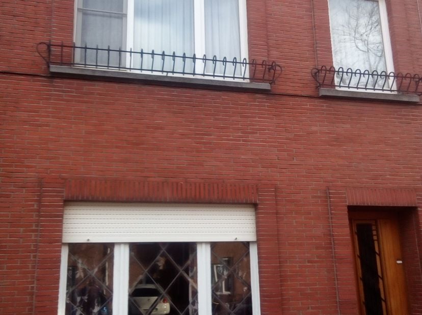 Maison de famille agréable de 110m² (sans compter la cave et le grenier) avec cour et jardinet près de toutes les facilités (gare, écoles, garde d&#039;enf