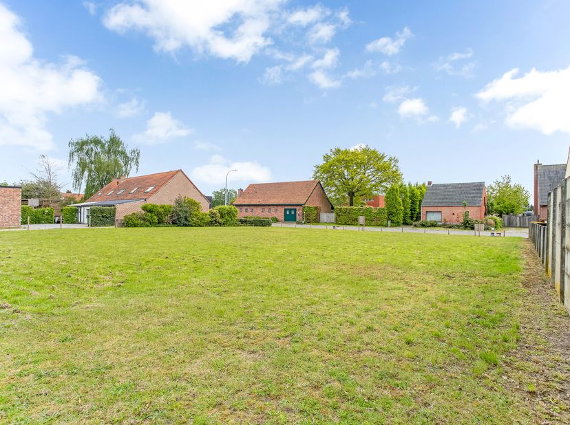 Terrain à vendre
                    à 2480 Dessel