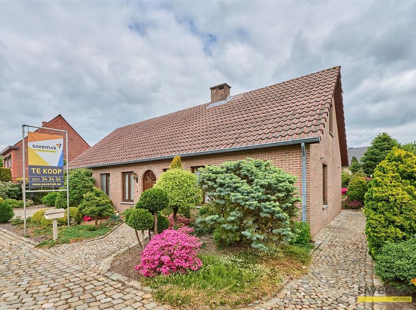 Bienvenue dans cette charmante maison au coeur de Lommel.&lt;br /&gt;
Cette belle maison dispose de trois chambres spacieuses (dont une au rez-de-chaussée)