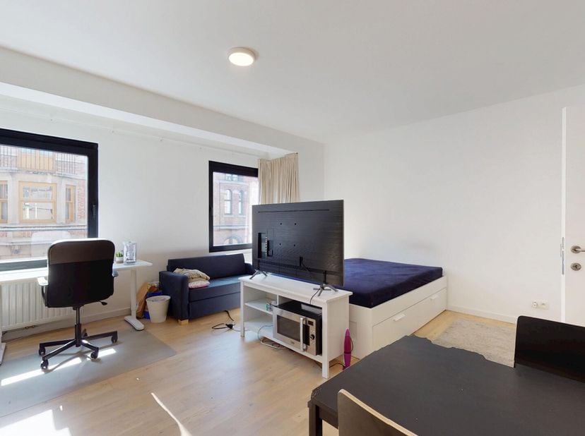 Deze moderne en gezellige studio is gelegen in de rustige omgeving van Heverlee, op loopafstand van de KU Leuven campus en dicht bij het centrum van L