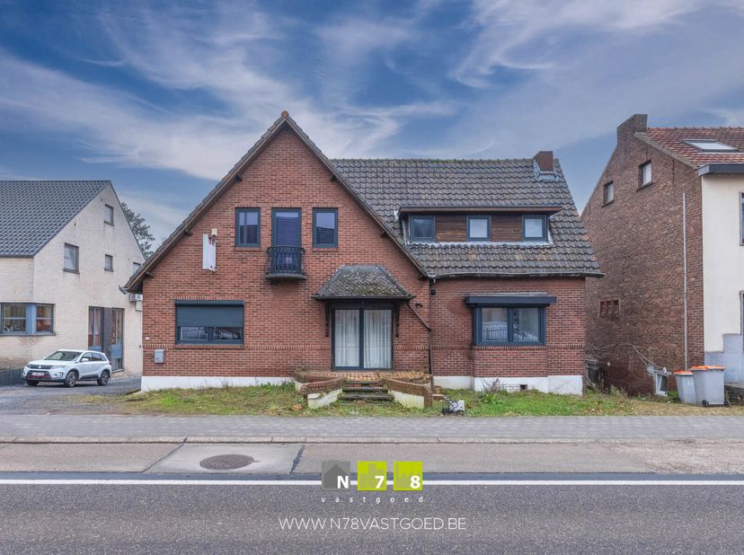 VRIJSTAANDE WONING MET 5 SLAAPKAMERS EN LOODS (132m²) OP EEN PERCEEL VAN 10A69CA TE MAASMECHELEN&lt;br /&gt;
TROEVEN&lt;br /&gt;
- Commerciële Top-ligging! Gelege