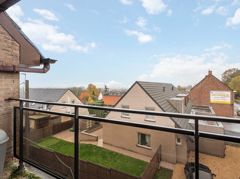 Welkom in Tiegem!&lt;br /&gt;
Dit ruime één-slaapkamerappartement bevindt zich op de tweede verdieping en is de IDEALE OPBRENGSTEIGENDOM of een perfecte opt