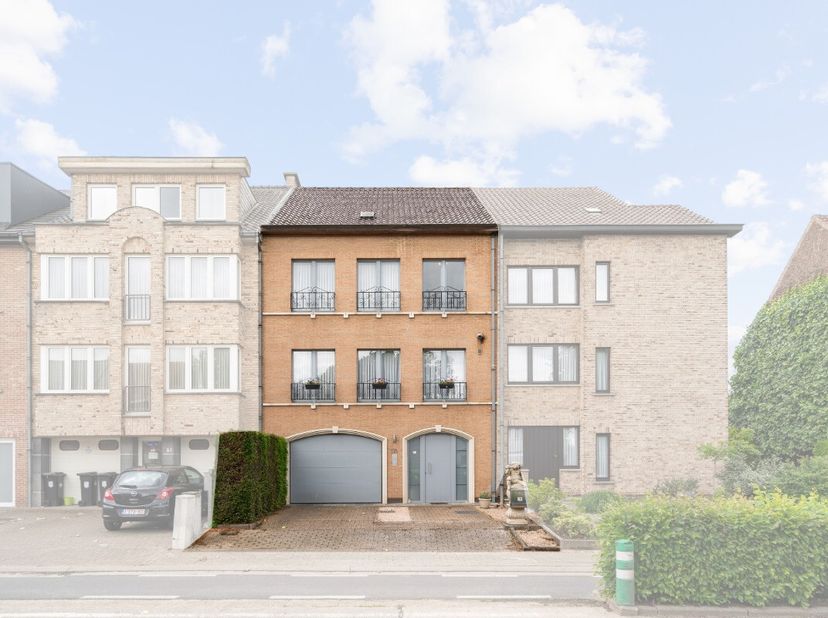Maison familiale spacieuse avec 4 chambres, atelier/espace de stockage et jardin  idéale pour familles, indépendants ou usage mixte privé/professionne
