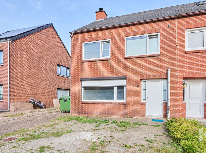 Te renoveren woning (167m²) met 3 slaapkamers op een perceel van 640 m² in het centrum van Lommel.&lt;br /&gt;
INDELING:&lt;br /&gt;
Gelijkvloers: inkomhal, woonk