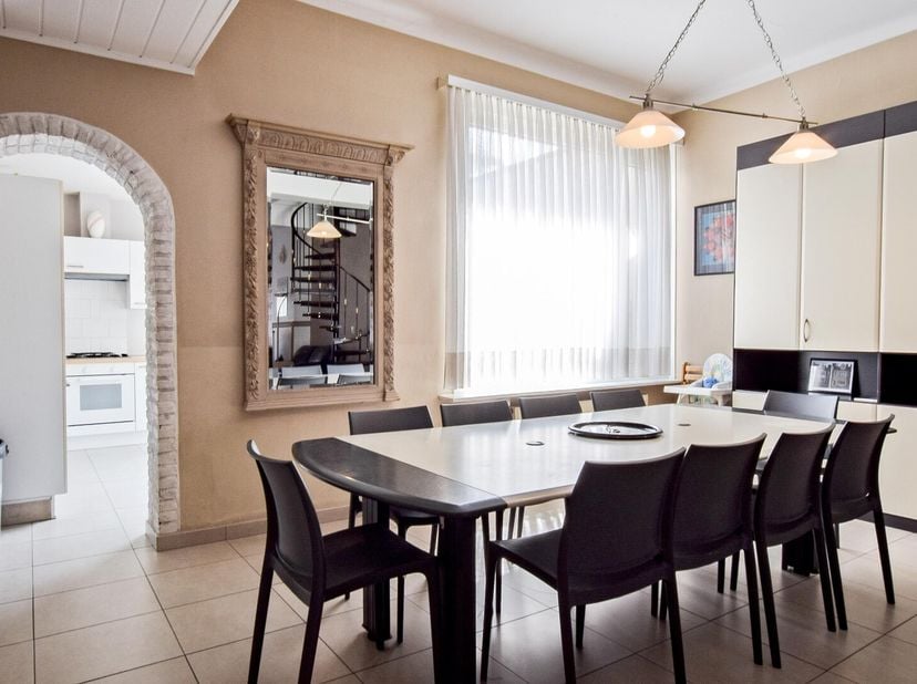 Ruime gezinswoning/vakantiewoning  in Nieuwpoort-Stad instapklaar op 125 m²&lt;br /&gt;
Bent u op zoek naar een topinvestering of een droomplek aan zee? Dez