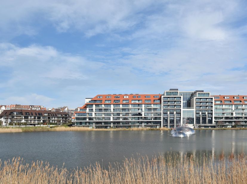 Prachtig instapklaar hoekappartement (125m²) met 3 grote slaapkamers en met een prachtig zicht op het Zegemeer.&lt;br /&gt;
Het appartement is rustig gelege