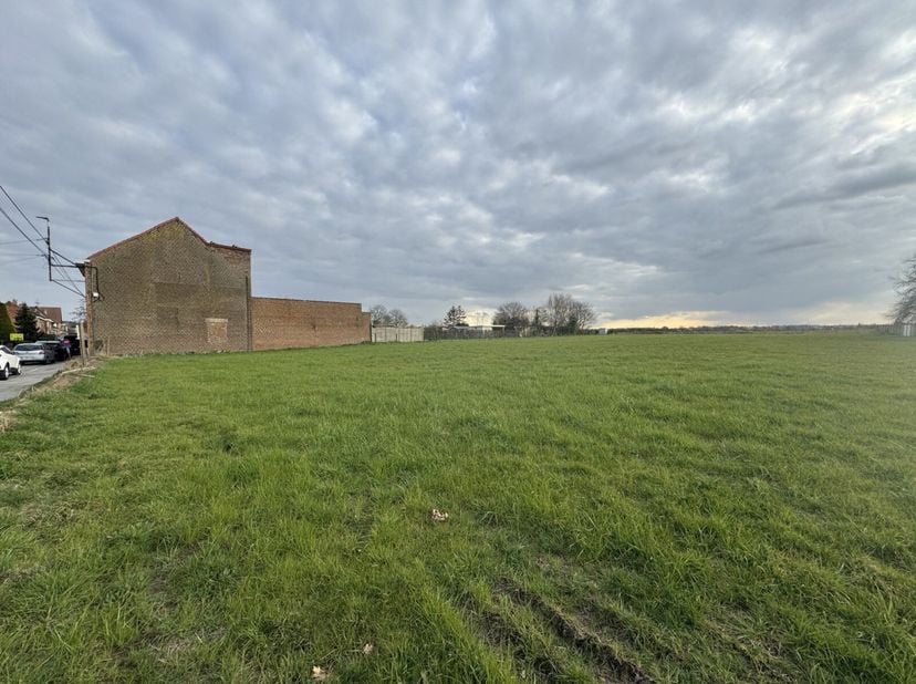 Terrain à vendre
                    à 1500 Halle