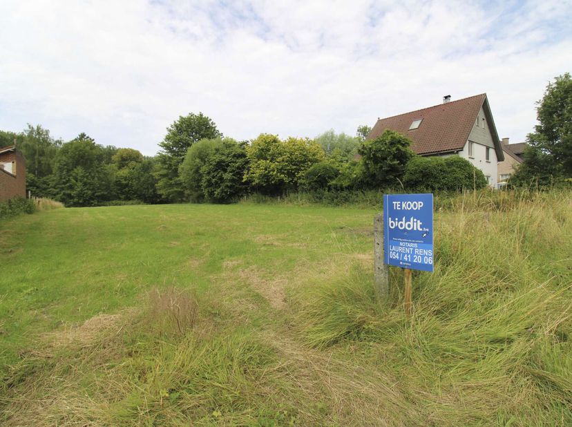 BOUWGROND &lt;br /&gt;
 &lt;br /&gt;
Een perceel bouwgrond met weiland 958 H P0000 met opp 24a.